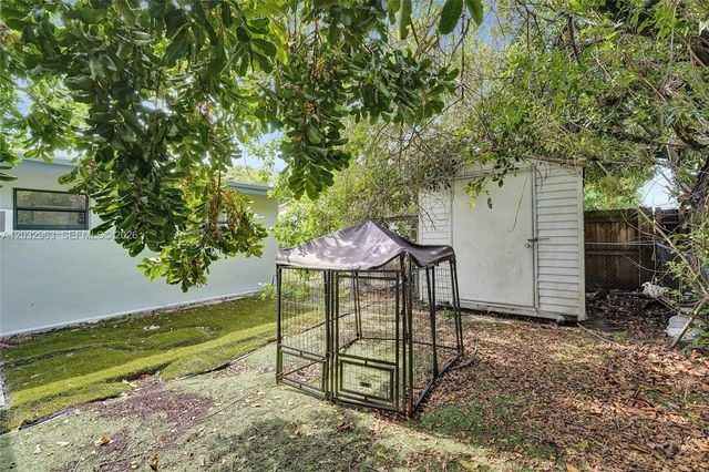1140 N 74th Way, Hollywood, FL 33024
