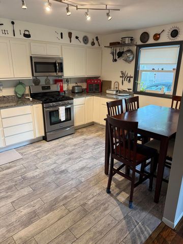 7727 Dakota Street, Merrillville, IN 46410