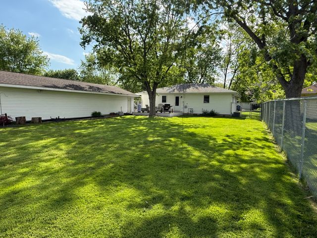 7727 Dakota Street, Merrillville, IN 46410