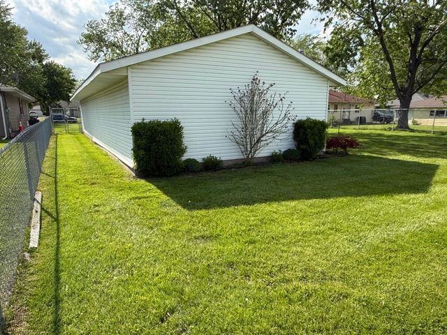 7727 Dakota Street, Merrillville, IN 46410