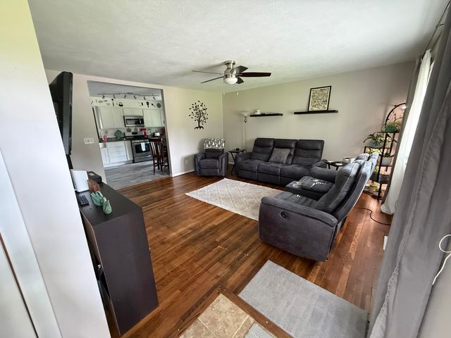 7727 Dakota Street, Merrillville, IN 46410