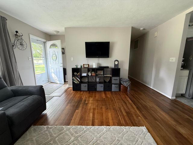7727 Dakota Street, Merrillville, IN 46410