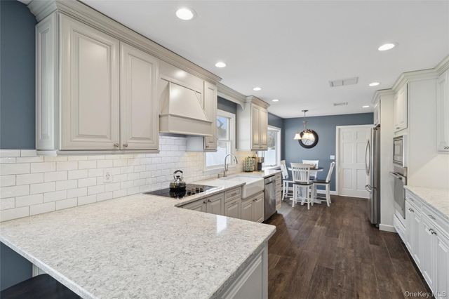 11 Pembrook Drive, Stony Brook, NY 11790