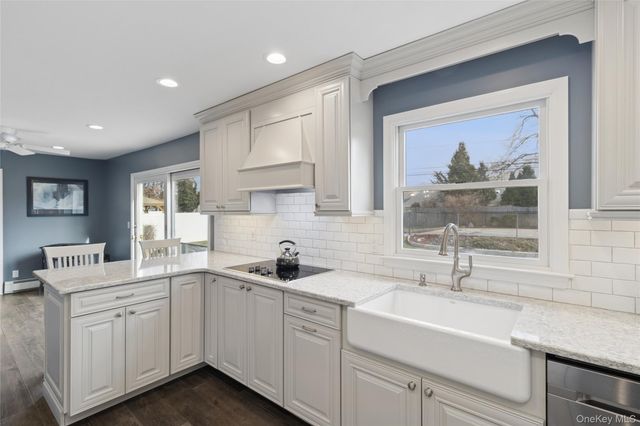 11 Pembrook Drive, Stony Brook, NY 11790