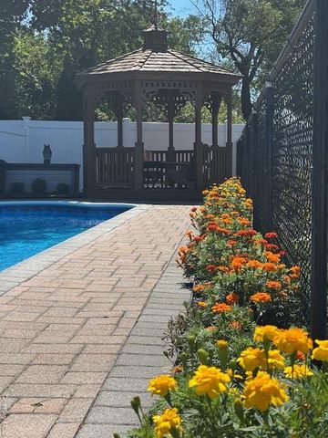 11 Pembrook Drive, Stony Brook, NY 11790