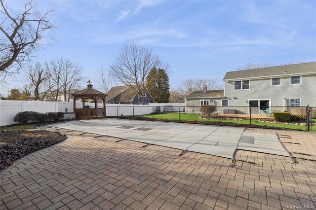 11 Pembrook Drive, Stony Brook, NY 11790