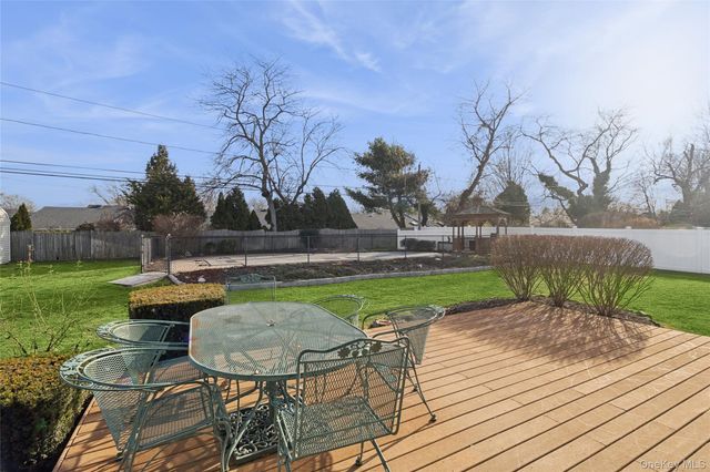 11 Pembrook Drive, Stony Brook, NY 11790