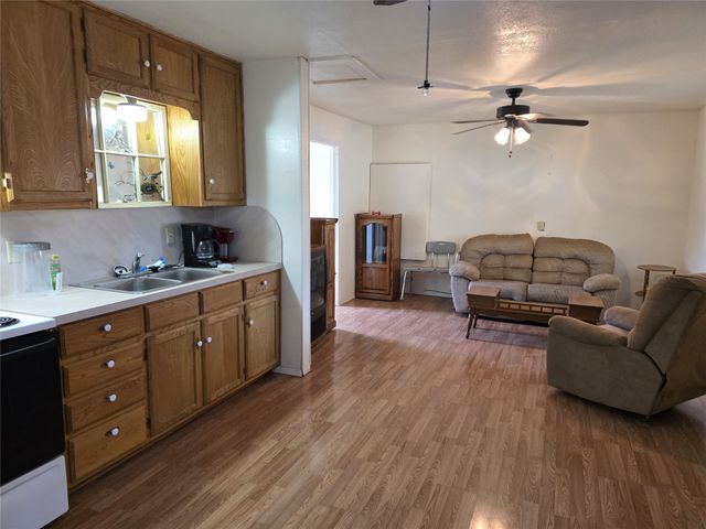 107 Quail Lake Drive W, Whitney, TX 76692