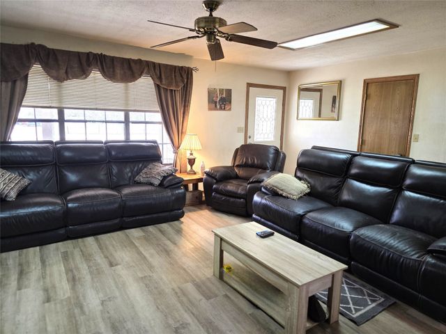 107 Quail Lake Drive W, Whitney, TX 76692