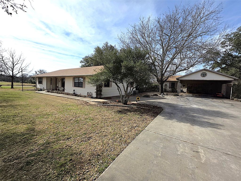 107 Quail Lake Drive W, Whitney, TX 76692