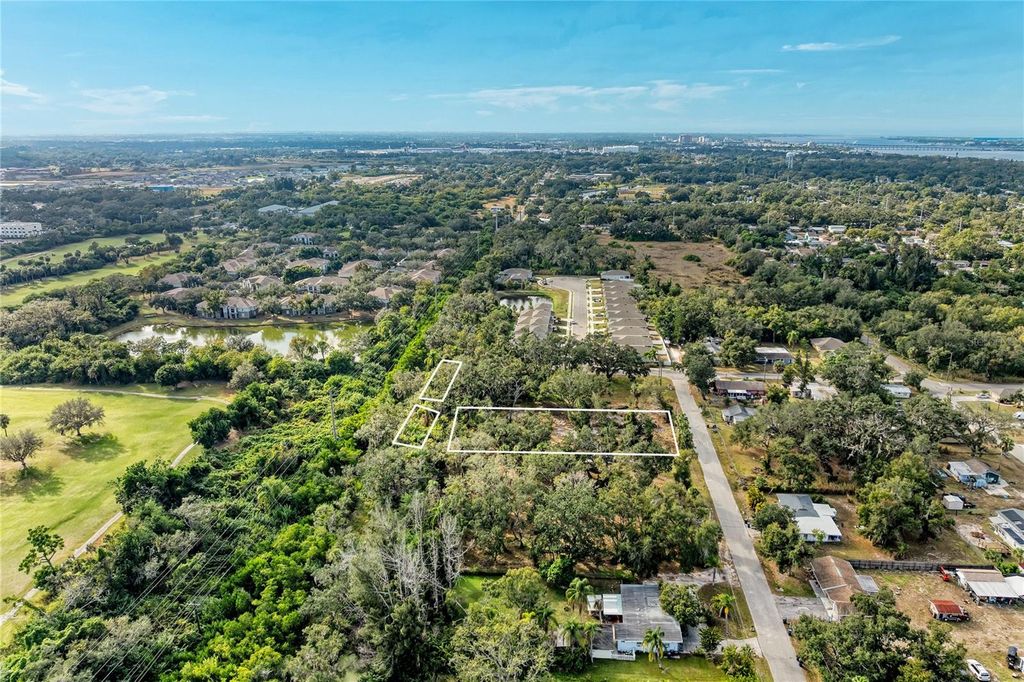 Image 11 of property listing at 3006 12TH AVENUE E, Bradenton, FL 34208