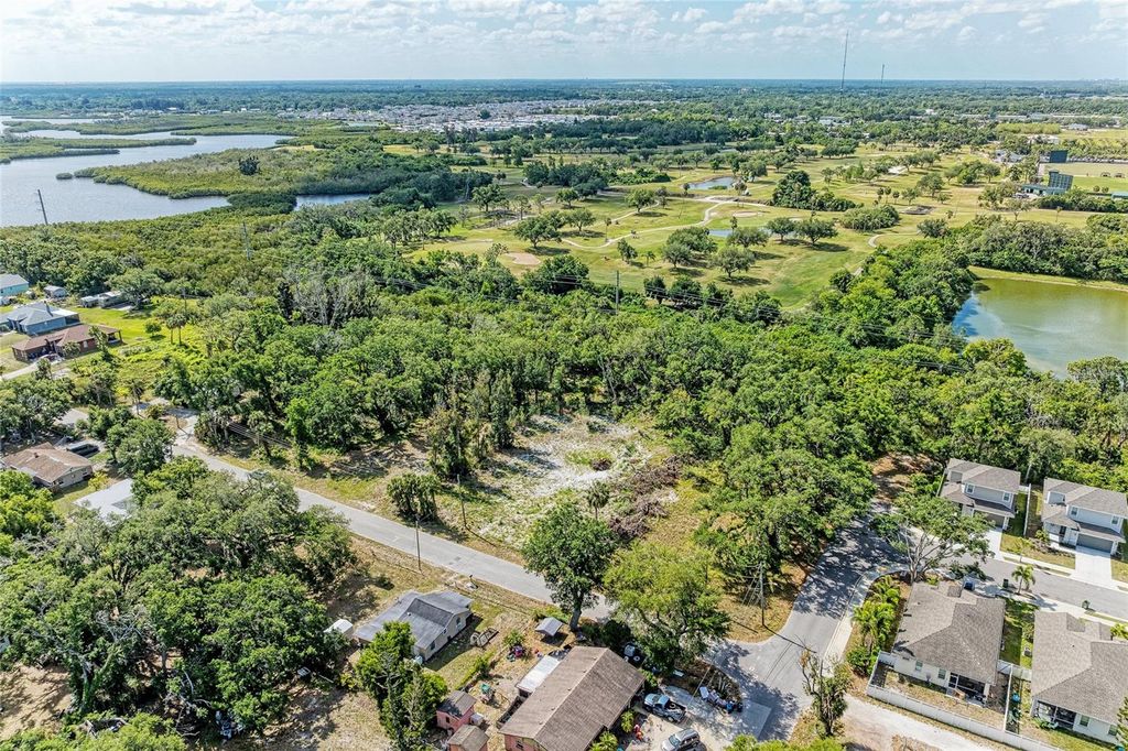 Image 12 of property listing at 3006 12TH AVENUE E, Bradenton, FL 34208