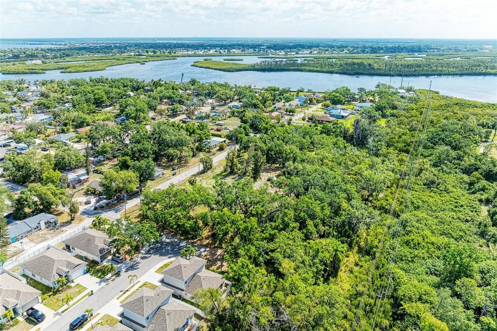 Image 16 of property listing at 3006 12TH AVENUE E, Bradenton, FL 34208