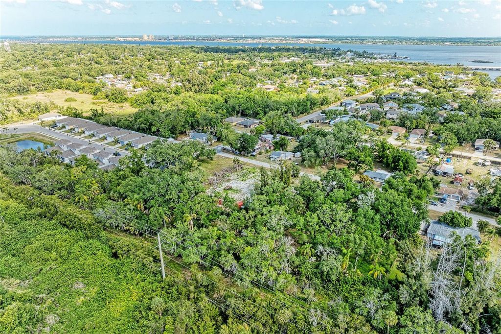 Image 19 of property listing at 3006 12TH AVENUE E, Bradenton, FL 34208