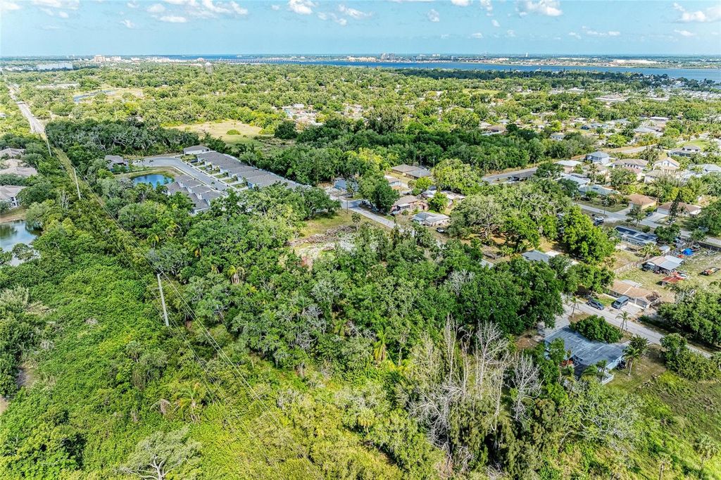 Image 4 of property listing at 3006 12TH AVENUE E, Bradenton, FL 34208