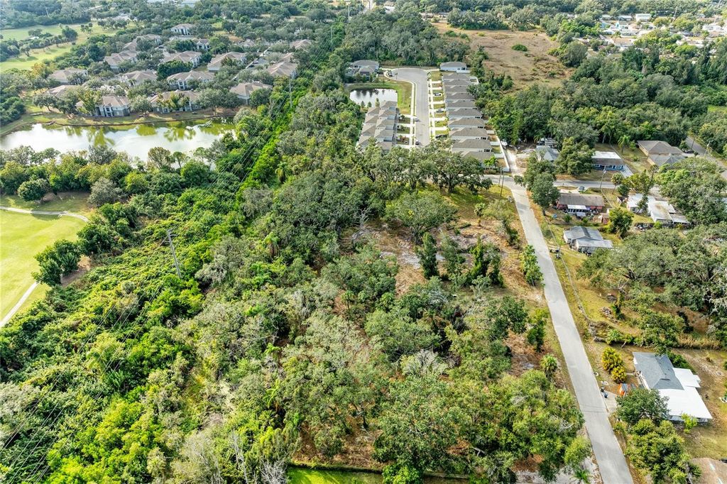 Image 7 of property listing at 3006 12TH AVENUE E, Bradenton, FL 34208