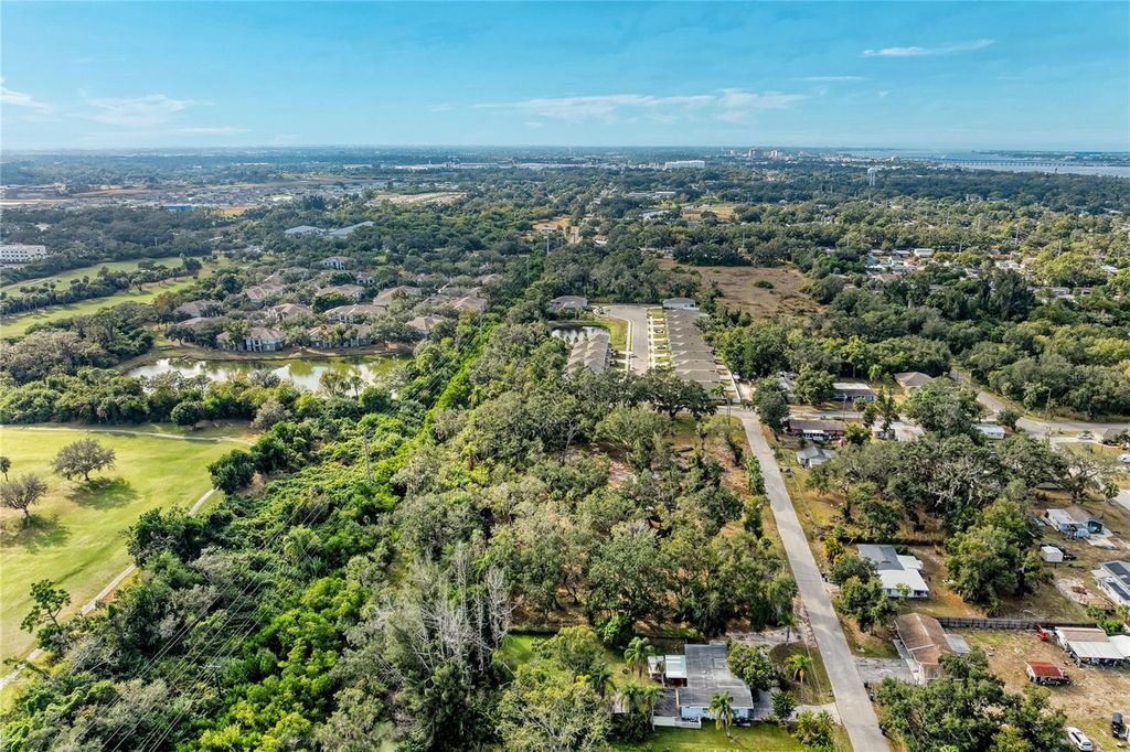 Image 8 of property listing at 3006 12TH AVENUE E, Bradenton, FL 34208