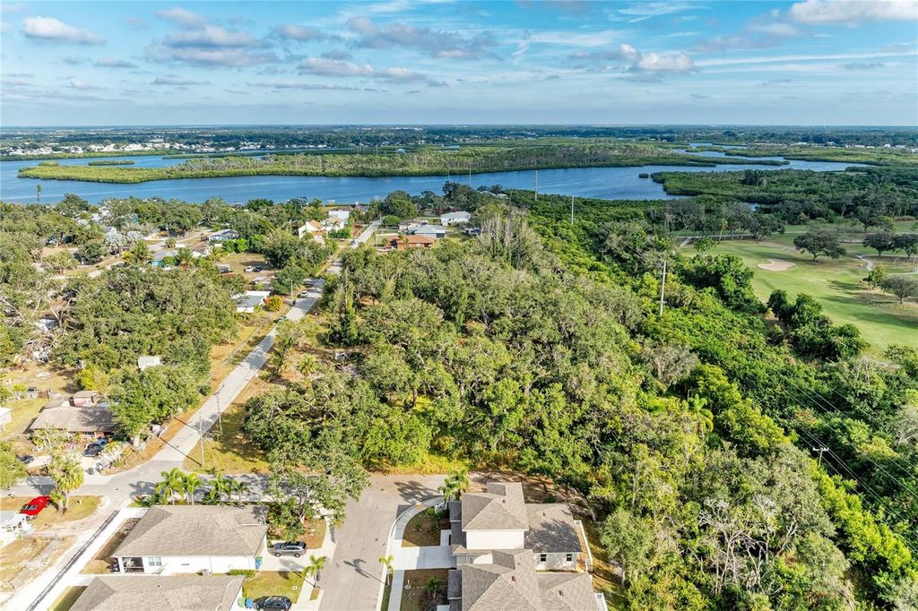 Image 9 of property listing at 3006 12TH AVENUE E, Bradenton, FL 34208