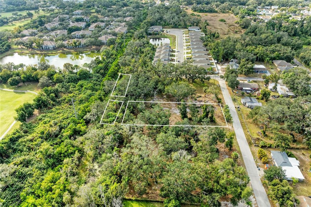 Image 10 of property listing at 3006 12TH AVENUE E, Bradenton, FL 34208