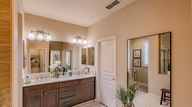 2848 Westport Cir, Oakdale, CA 95361