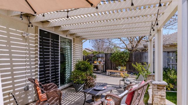 2848 Westport Cir, Oakdale, CA 95361