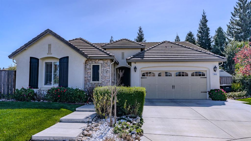 2848 Westport Cir, Oakdale, CA 95361