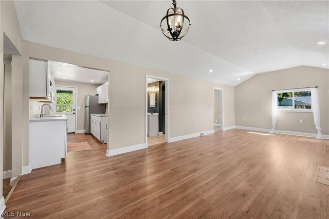815 E Cassell Avenue, Barberton, OH 44203