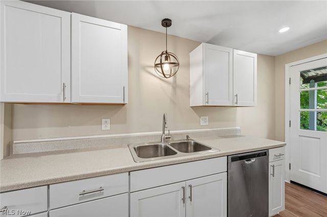 815 E Cassell Avenue, Barberton, OH 44203
