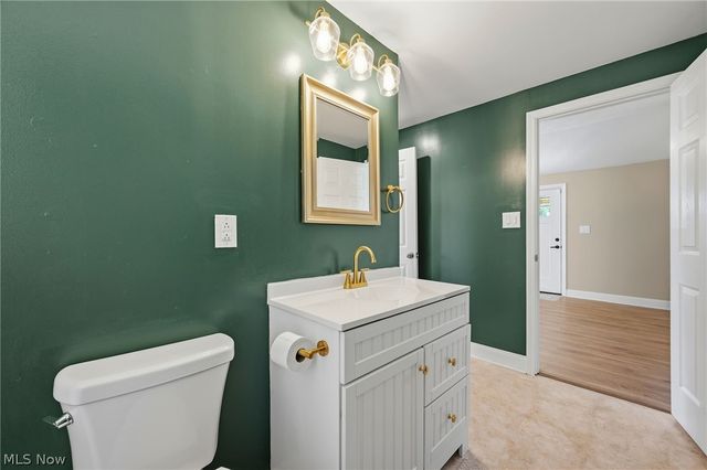 815 E Cassell Avenue, Barberton, OH 44203