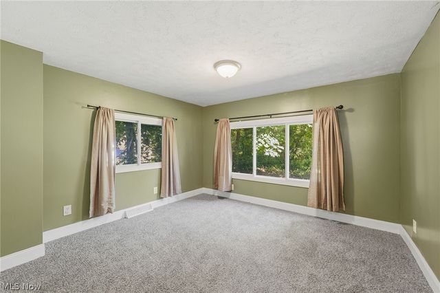 815 E Cassell Avenue, Barberton, OH 44203