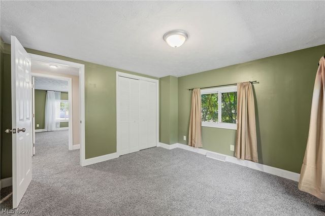 815 E Cassell Avenue, Barberton, OH 44203