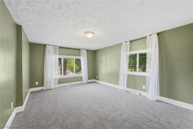815 E Cassell Avenue, Barberton, OH 44203