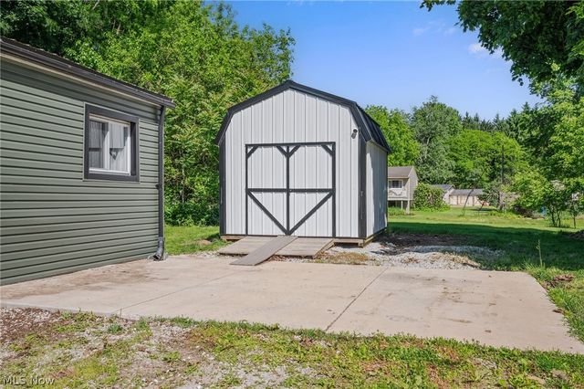 815 E Cassell Avenue, Barberton, OH 44203