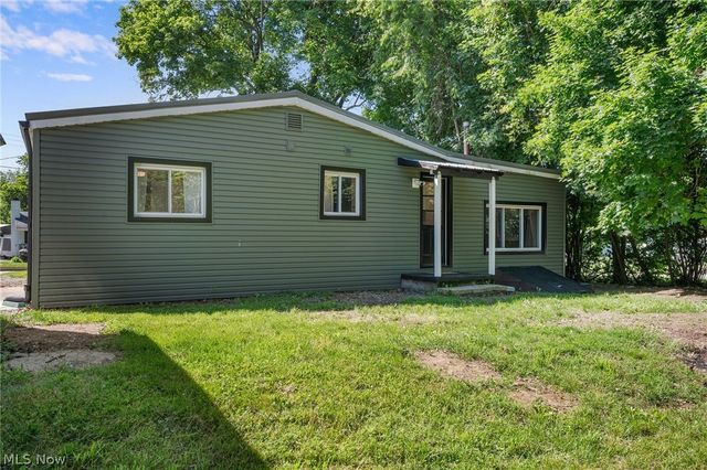 815 E Cassell Avenue, Barberton, OH 44203