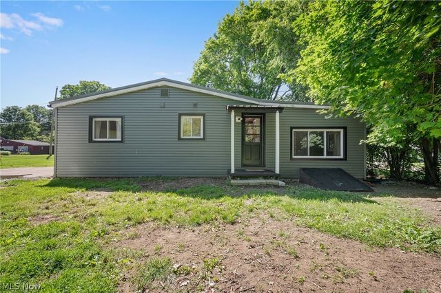 815 E Cassell Avenue, Barberton, OH 44203
