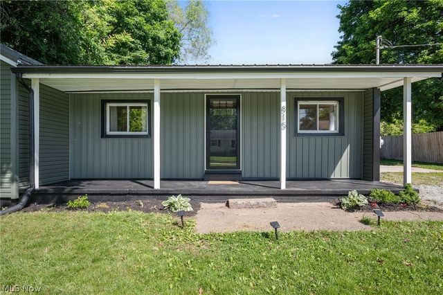 815 E Cassell Avenue, Barberton, OH 44203