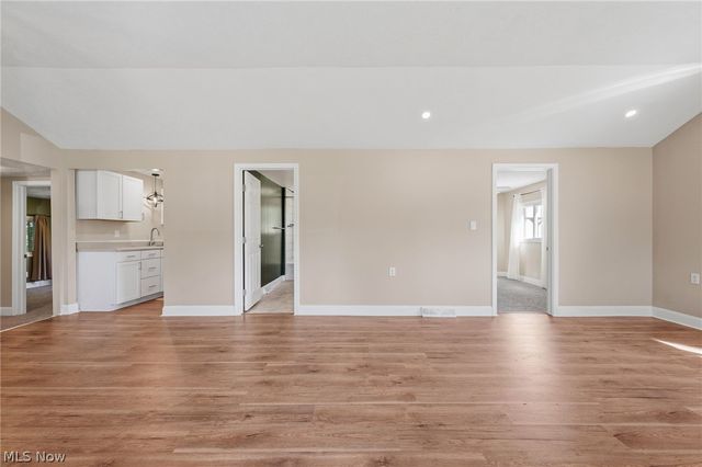 815 E Cassell Avenue, Barberton, OH 44203