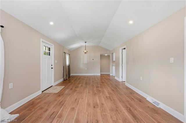 815 E Cassell Avenue, Barberton, OH 44203