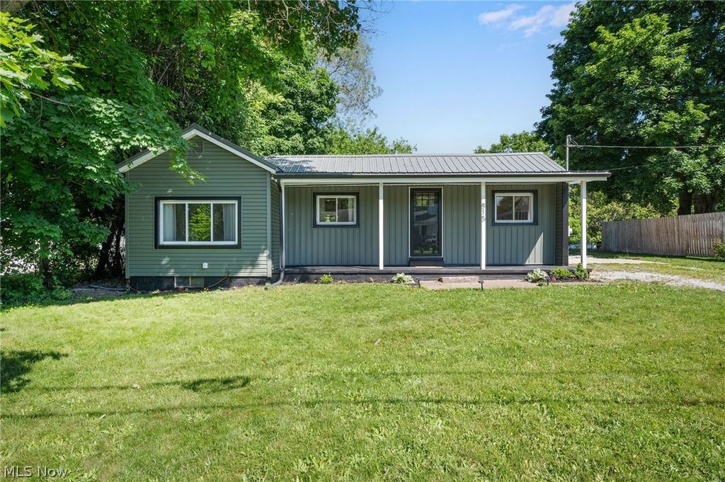 815 E Cassell Avenue, Barberton, OH 44203