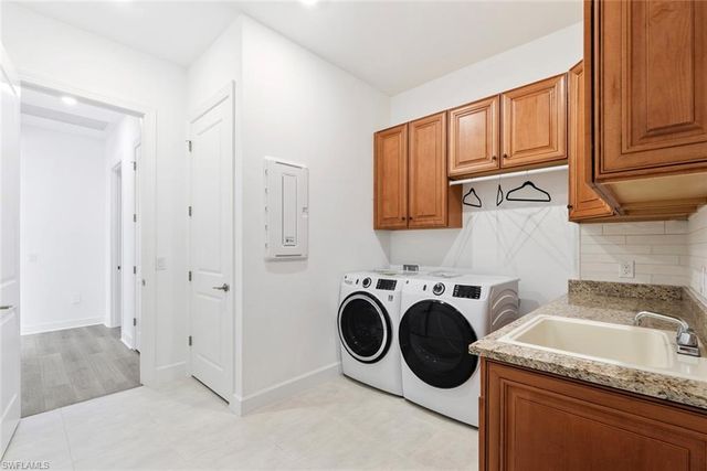 15745 Cortina ST, Naples, FL 34114