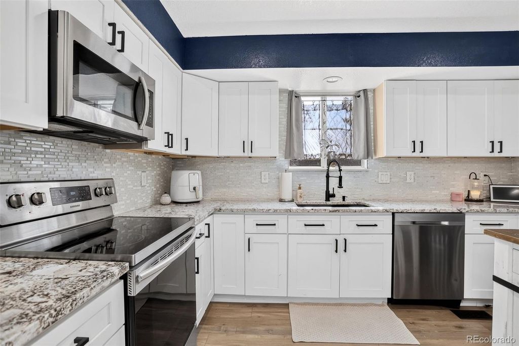 Image 11 of property listing at 10026 Westside Circle, Littleton, CO 80125