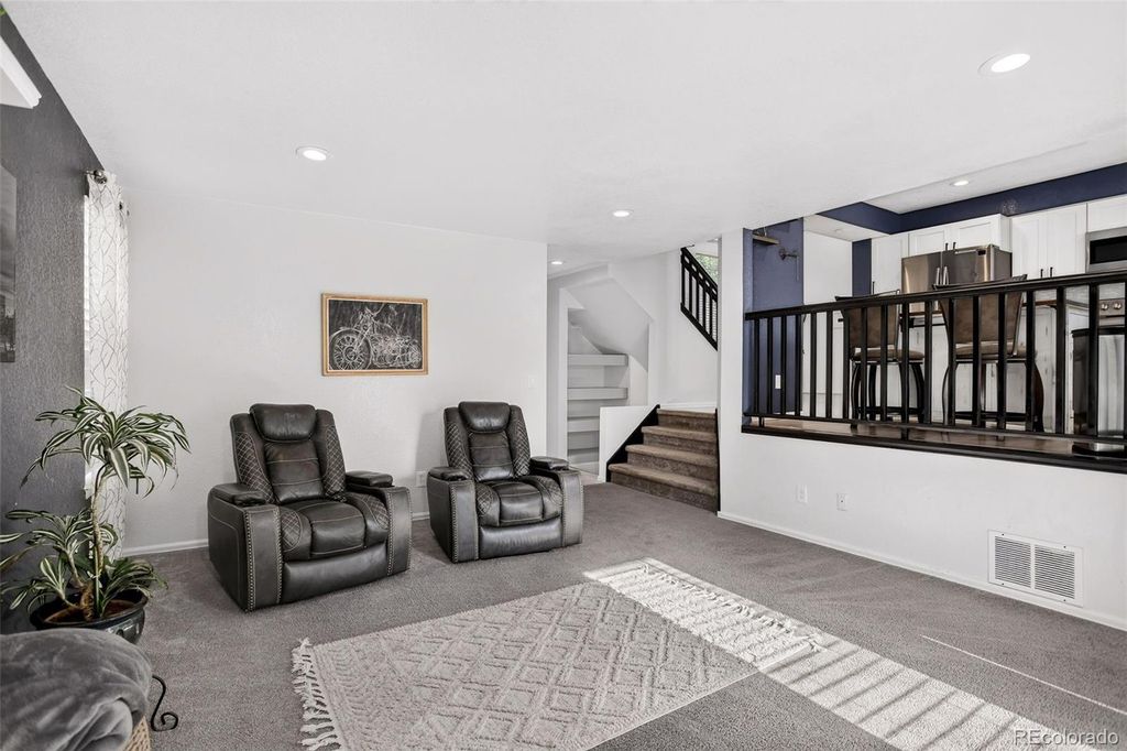 Image 14 of property listing at 10026 Westside Circle, Littleton, CO 80125