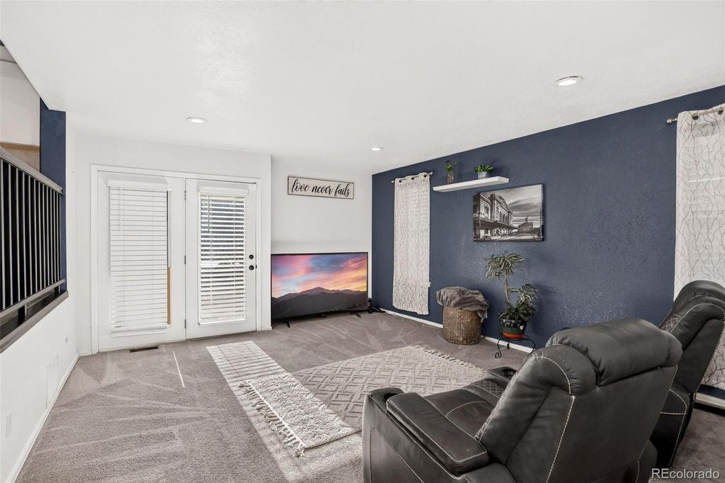Image 15 of property listing at 10026 Westside Circle, Littleton, CO 80125