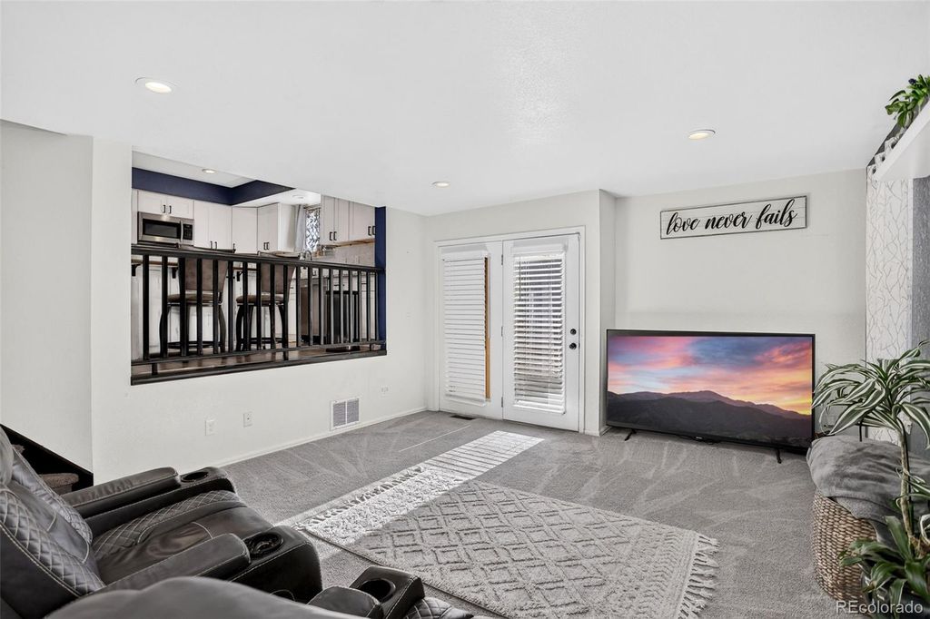 Image 16 of property listing at 10026 Westside Circle, Littleton, CO 80125
