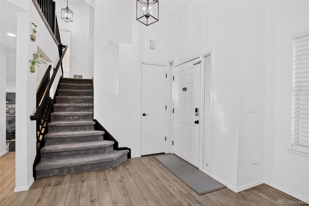 Image 3 of property listing at 10026 Westside Circle, Littleton, CO 80125