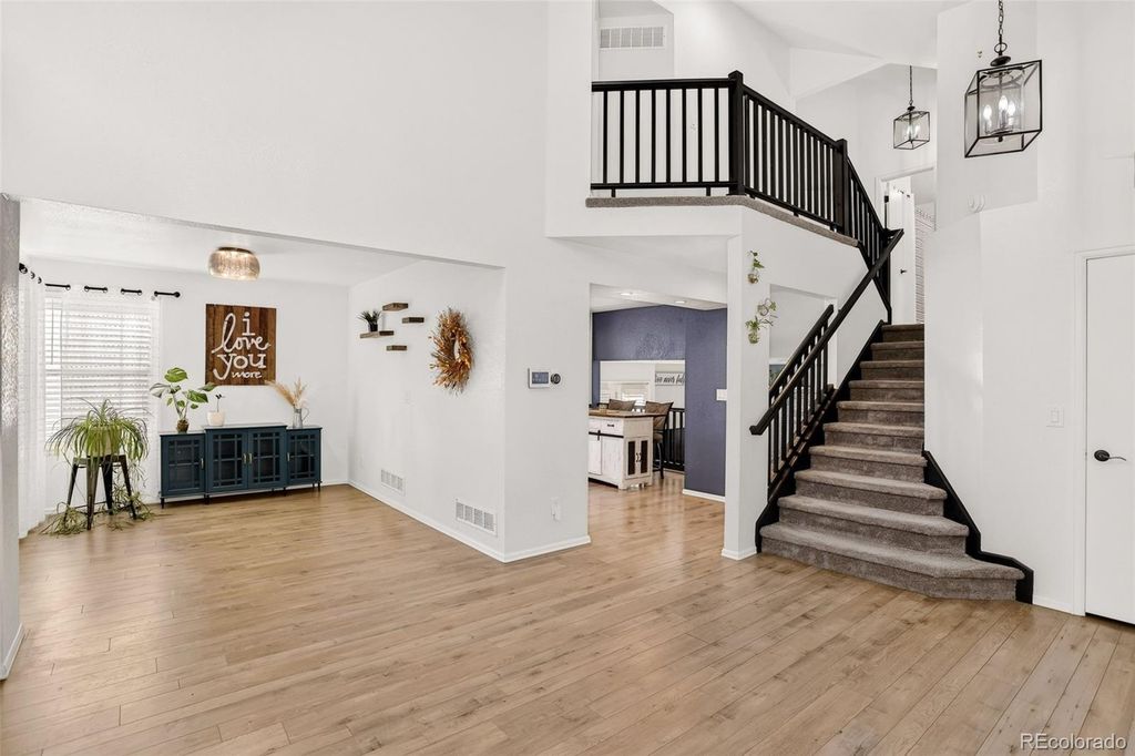 Image 4 of property listing at 10026 Westside Circle, Littleton, CO 80125