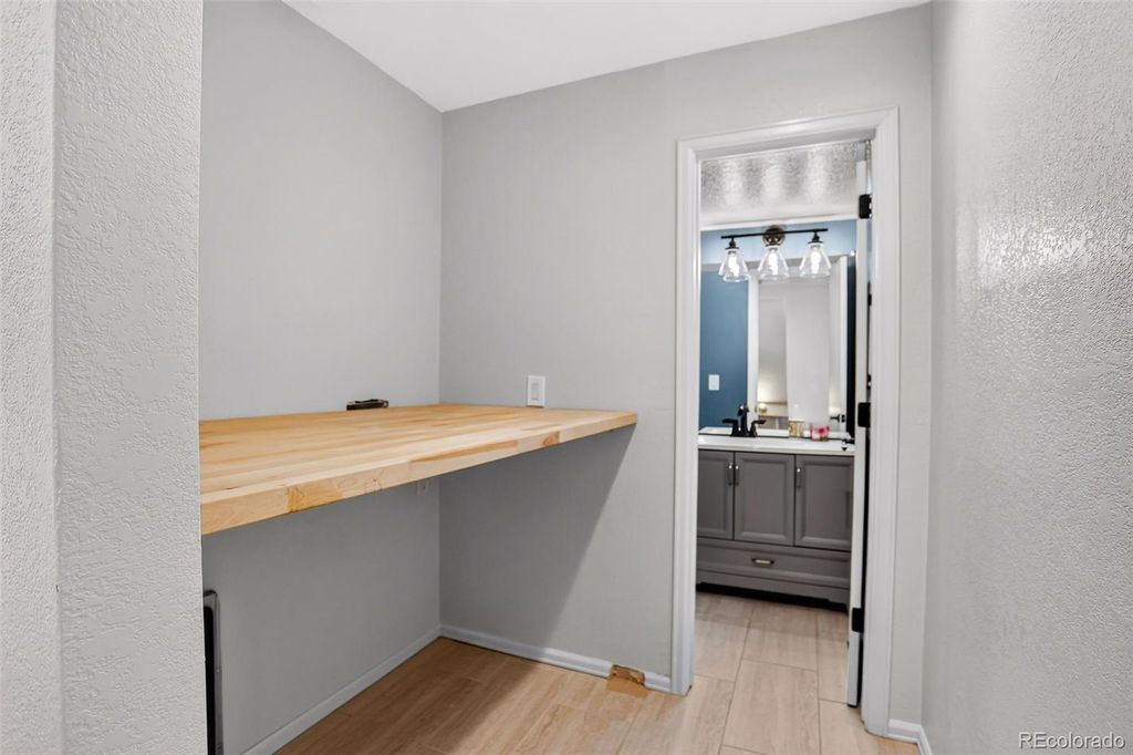 Image 31 of property listing at 10026 Westside Circle, Littleton, CO 80125