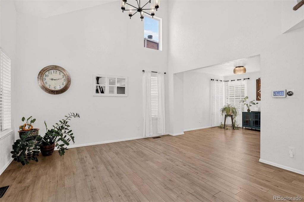 Image 5 of property listing at 10026 Westside Circle, Littleton, CO 80125