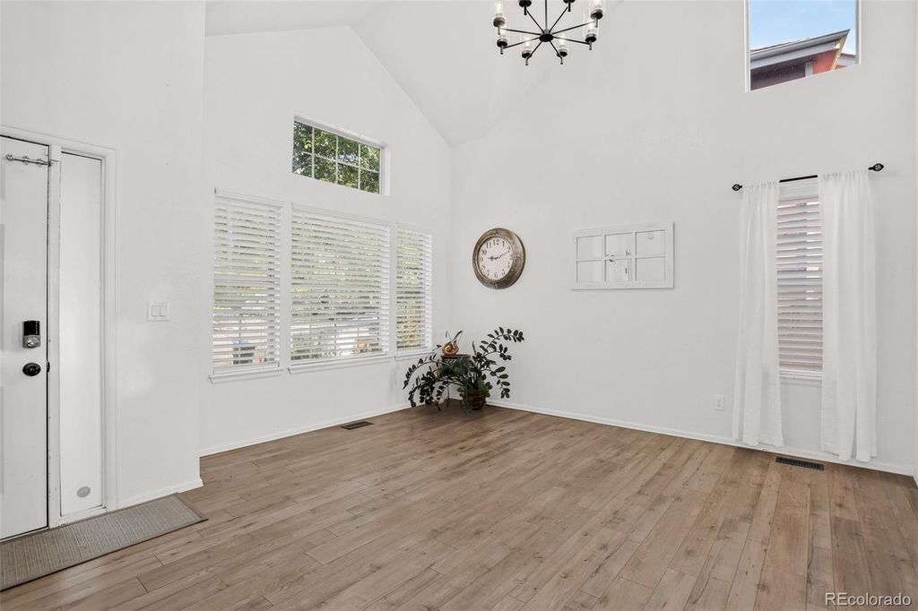 Image 6 of property listing at 10026 Westside Circle, Littleton, CO 80125