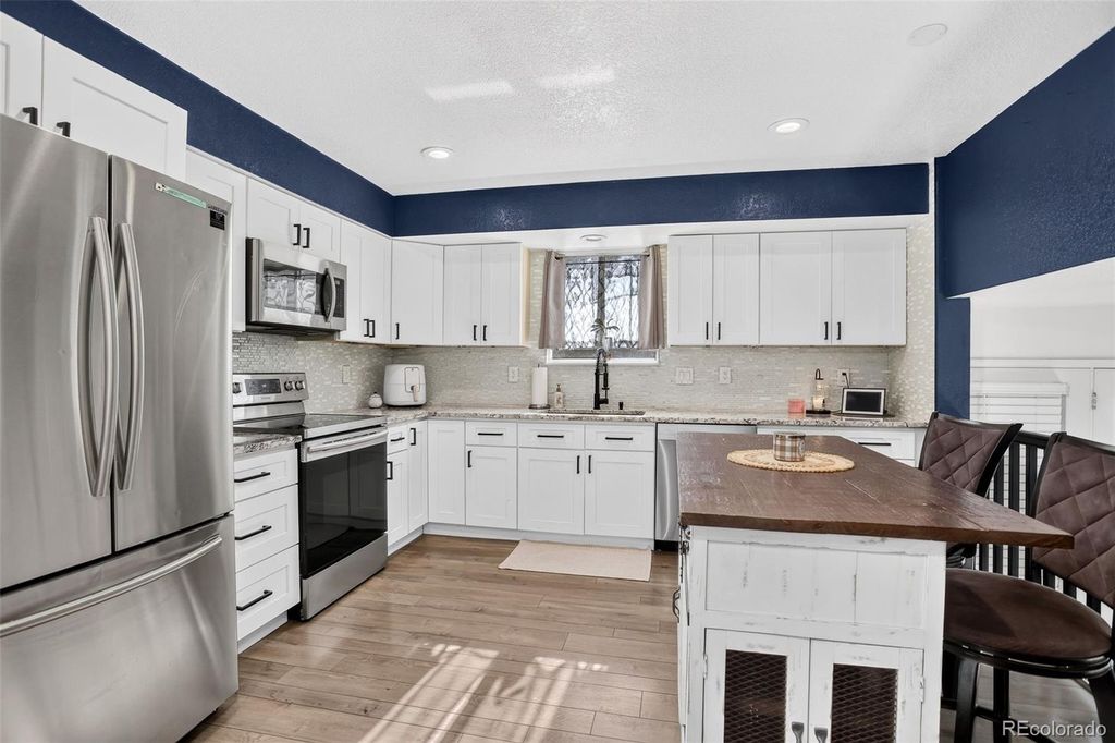 Image 8 of property listing at 10026 Westside Circle, Littleton, CO 80125